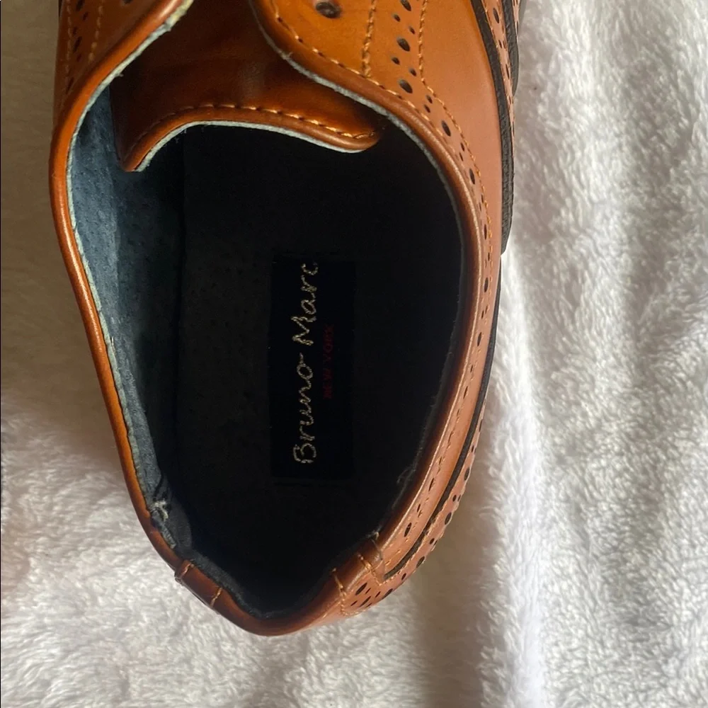 Bruno Marc Brown Leather Brogues and White Fuzzy Slippers